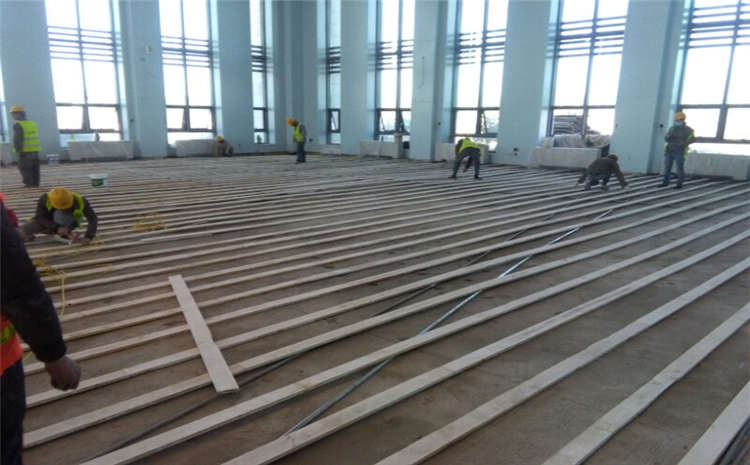 指接板籃球場(chǎng)木地板多少錢(qián)一平米？