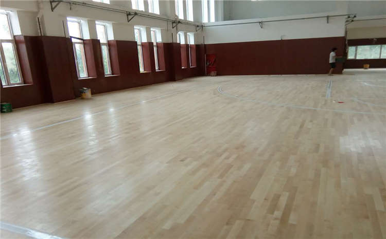 指接板木地板籃球場(chǎng)一般多少錢？