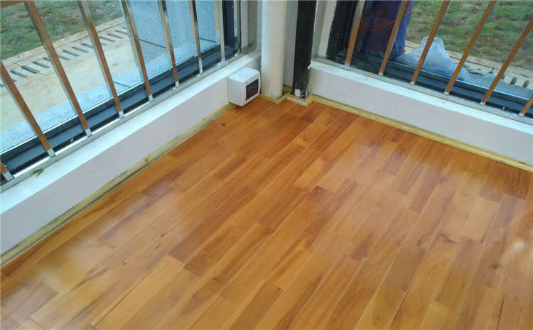 硬木企口風雨操場運動地板造價是的多少?