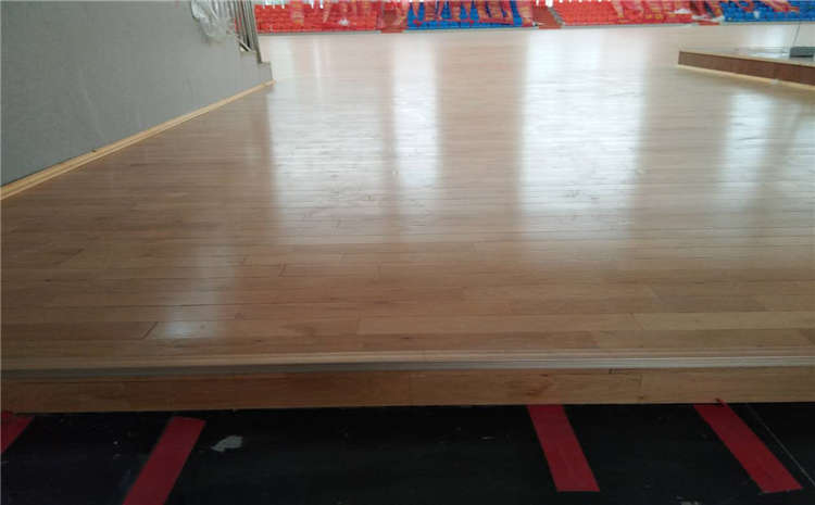 20厚風(fēng)雨操場(chǎng)地板怎么保養(yǎng)？