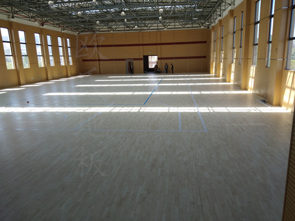 選擇了歐氏木地板，從安裝到售后可以放一百條