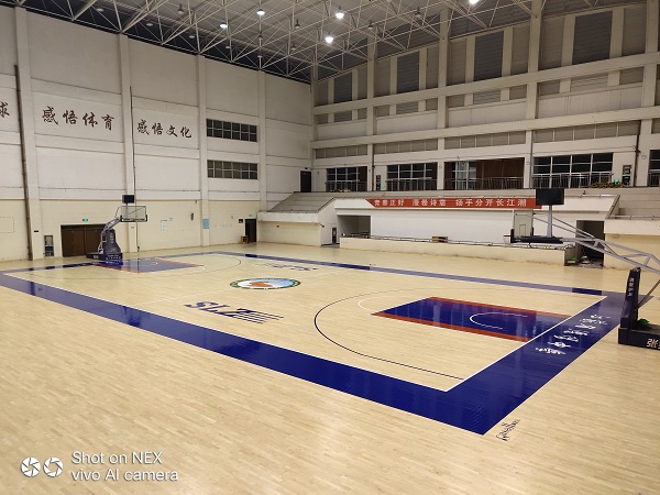 江蘇楓華木籃球運動木地板廠家楓華木籃球地板優(yōu)勢有哪些
