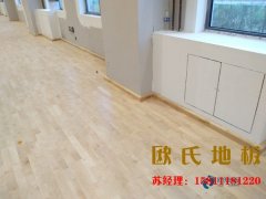為什么籃球場所大多采用運動木地板？答案在這！