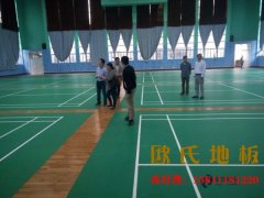 籃球體育運(yùn)動(dòng)實(shí)木運(yùn)動(dòng)地板就是室內(nèi)籃球館的專用地板