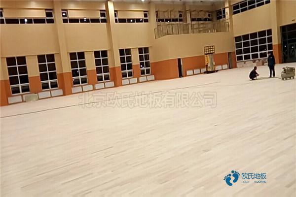 籃球場(chǎng)專用木地板廠家哪家安裝服務(wù)好？